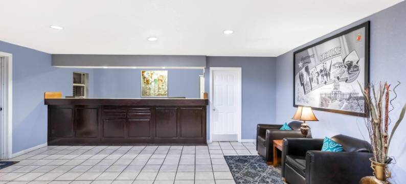 克利本温德姆速8酒店(Super 8 by Wyndham Cleburne)图片