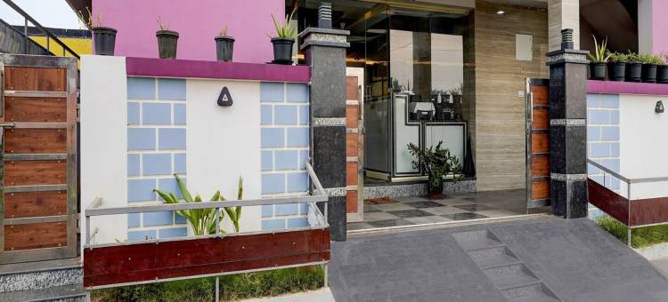 豪华迷你绕城内洛尔路(Super OYO Collection O Mini Bypass Nellore Road Formerly Amr Guest Inn)图片