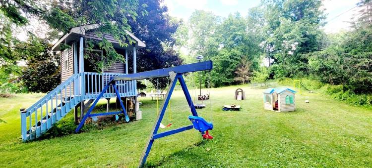 Spacious Family Retreat on 7.5 Private Acres Sleeps 10+ Pool/Hot Tub/Sauna/GR图片