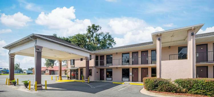 利夫奥克 I-10 283 号出口凯艺套房酒店(Quality Inn & Suites Live Oak I-10 Exit 283)图片