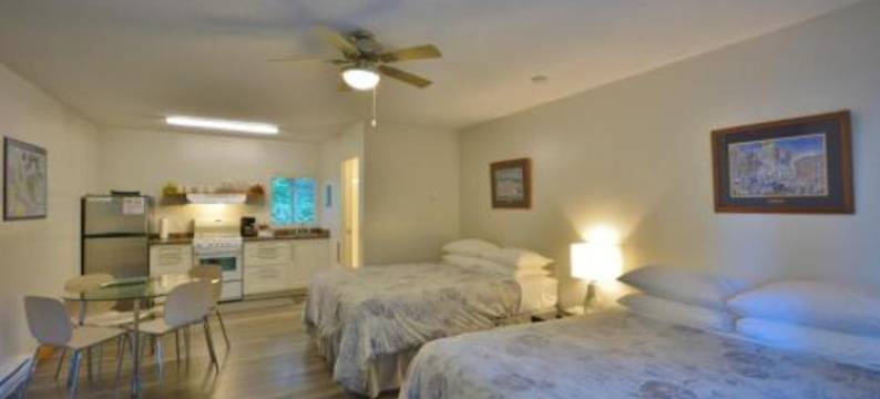 彭德港滨海度假酒店(Pender Harbour Resort & Marina)图片