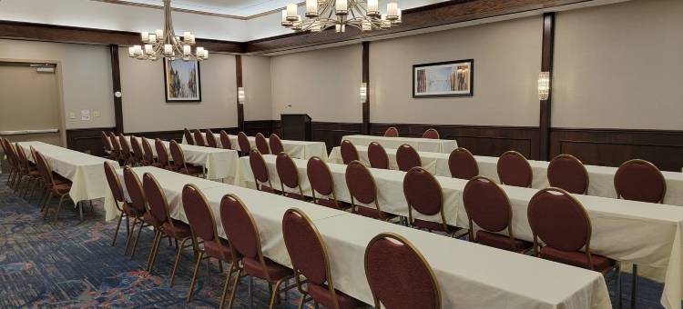 IHG假日酒店密尔沃基布鲁克菲尔德(Holiday Inn Brookfield - ​​MILWAUKEE)图片