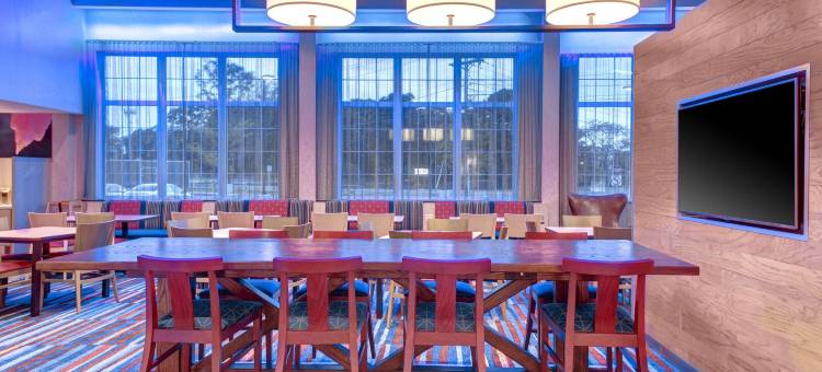 科德角海恩尼斯万枫酒店及套房(Fairfield Inn & Suites Cape Cod Hyannis)图片