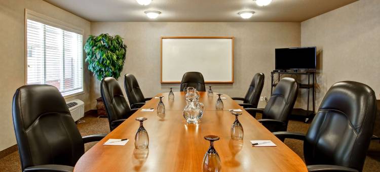 波诺卡华美达酒店(Ramada by Wyndham Ponoka)图片