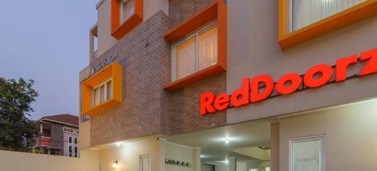 红多兹酒店-近塔曼马卡帕拉瓦恩希库特拉(RedDoorz Near Taman Makam Pahlawan Cikutra)图片