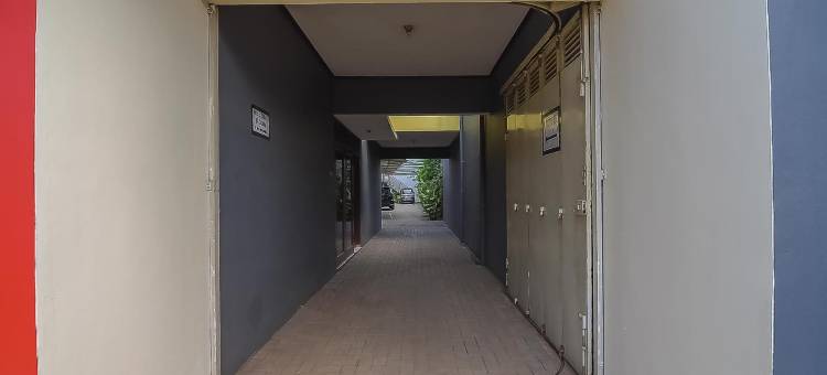 红多兹酒店-近IPDN2号(RedDoorz Near Ipdn 2)图片