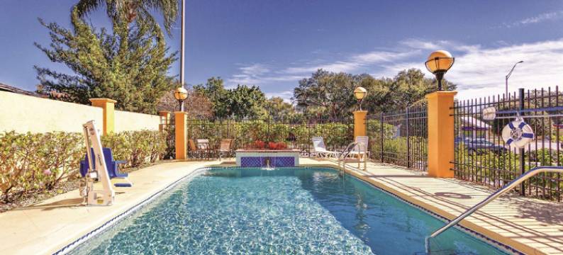 圣彼得堡东北拉昆塔温德姆套房酒店(La Quinta Inn & Suites by Wyndham St. Petersburg Northeast)图片