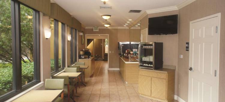 代托纳比奇美吟酒店/国际赛道(Baymont by Wyndham Daytona Beach/Intl Speedway)图片