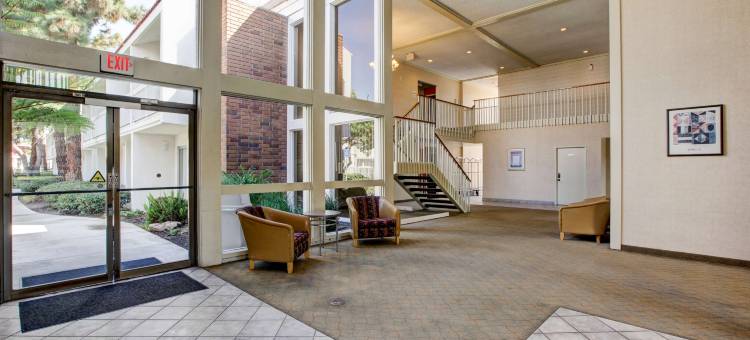 尔湾6号汽车旅馆 - 奥兰治县机场店(Motel 6 Santa Ana, CA - Irvine - Orange County Airport)图片