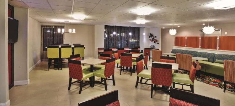 艾尔克维查尔斯顿东北拉昆塔温德姆套房酒店(La Quinta Inn & Suites by Wyndham Elkview - Charleston NE)图片