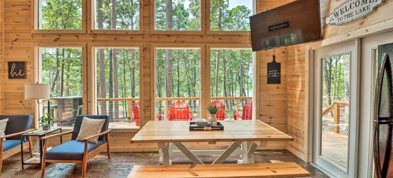 Unplug by Greers Ferry Lake: Cabin w/ Views!图片