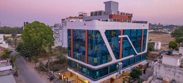 Pax格兰德蓝酒店-距乌代布尔火车站500米-屋顶游泳池(Pax Grand Blue - Rooftop Swimming Pool & Restaurant - 500 Mtr from Udaipur Railway Station)图片