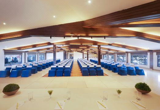 Sterling Kufri Hotel Overview