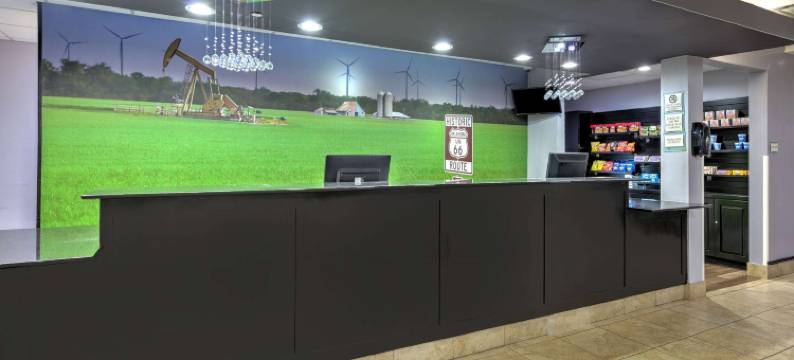 塔尔萨机场博览广场拉昆塔温德姆套房酒店(La Quinta Inn & Suites by Wyndham Tulsa Airpt / Expo Square)图片