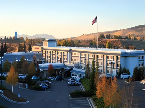 克拉马斯福尔斯希洛套房酒店