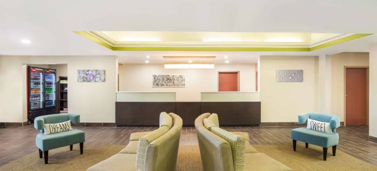 莫比尔萨拉兰北舒眠套房旅店(Sleep Inn & Suites North Mobile Saraland)图片