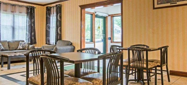 格伦福尔斯-昆斯伯里伊克诺旅馆(Econo Lodge Glens Falls - Lake George)图片