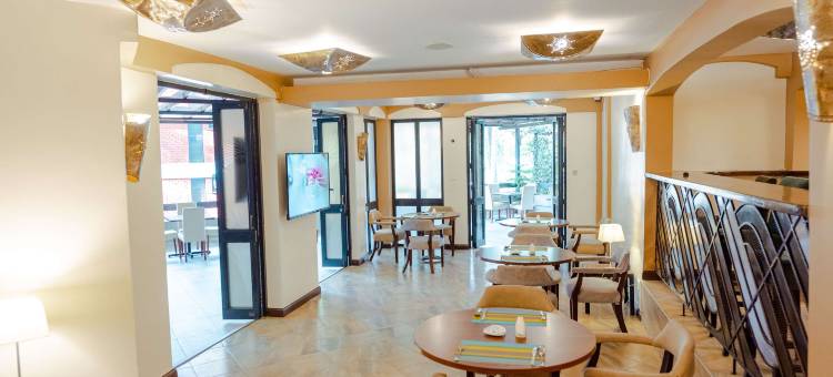 Heri Heights Hotel Apartments, SureStay Collection by BW图片