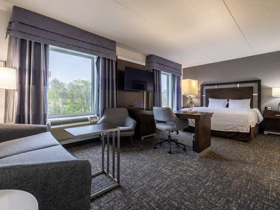 格林斯伯勒/体育馆区希尔顿欢朋套房酒店