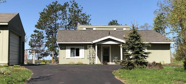 海沃德，威斯康星-Round Lake壮丽景观家庭友好型乡村别墅(Family Friendly Cottage w/Spectacular Views of Round Lake-Hayward, WI)图片
