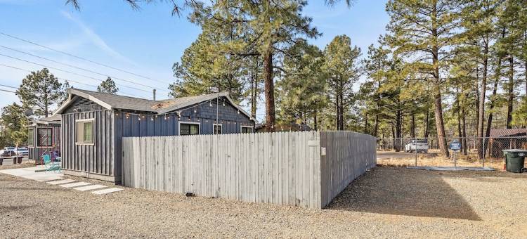 Cobalt Bungalow w/AC, Fully Fenced Yard, Covered Patio, 4 Smart TVs, W/D, WiFi图片