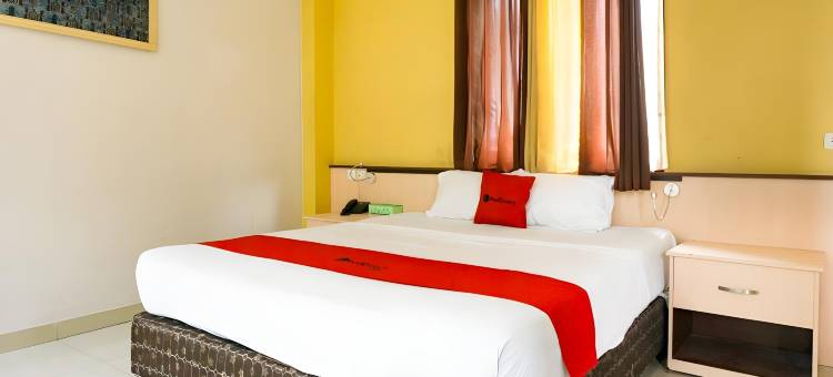 红多兹酒店-近查亚普拉港(RedDoorz Near Pelabuhan Jayapura)图片