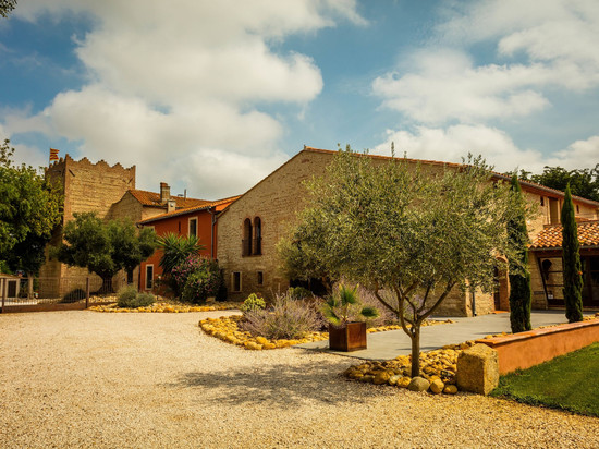 马斯拉图尔纳维尔酒店