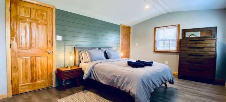 Exclusive Views and Cozy Deck Retreat - Stunning Lakefront Escape图片