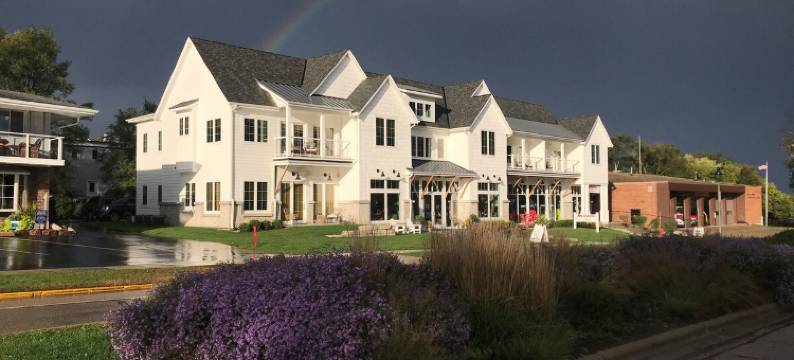 Spacious Suite with Balcony and Modern Amenities - Luxurious Escape图片