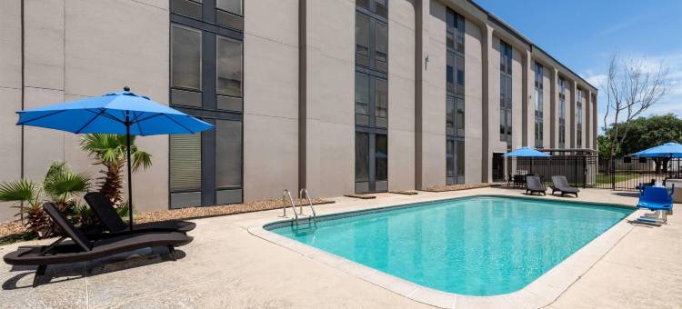 休斯顿斯塔福德舒格兰拉昆塔温德姆套房酒店(La Quinta Inn & Suites by Wyndham Houston Stafford Sugarland)图片