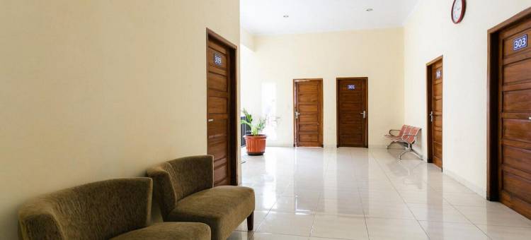 红多兹伊斯兰酒店-普沃萨里火车站附近(RedDoorz Syariah Near Purwosari Train Station)图片