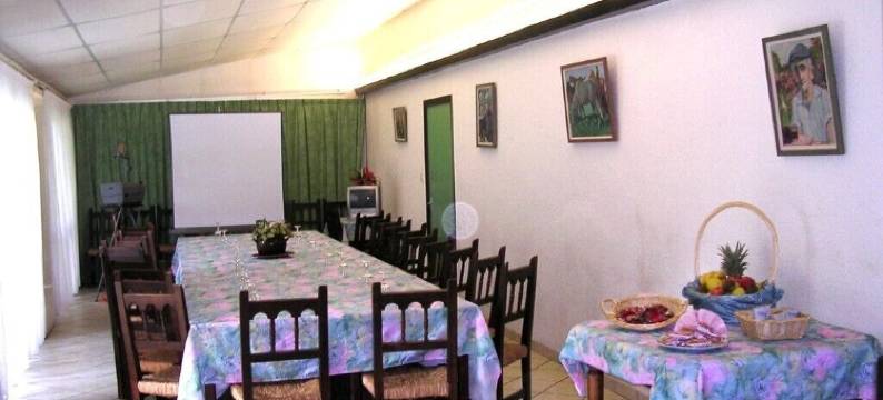 La Crèche酒店餐厅及其室内游泳池 - Logis Hôtels(Hôtel Restaurant la Crèche et sa Piscine intérieure - Logis Hôtels)图片