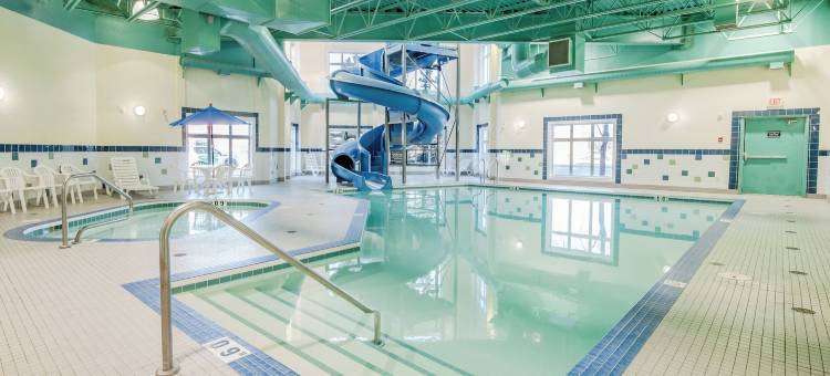 华美达高地河流酒店(Canalta High River)图片