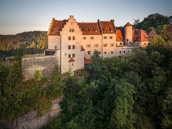 雷本斯汀布格酒店