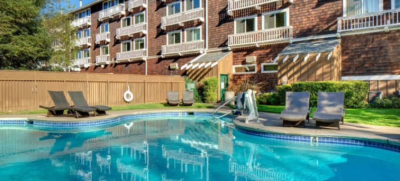 纳托马旅店(Lake Natoma Inn)图片