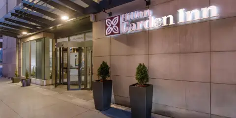 芝加哥市中心河濱步道希爾頓花園酒店