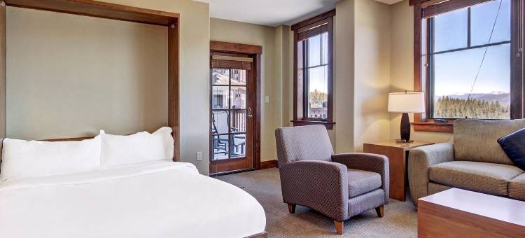 8 号山峰基地滑雪坡边 - 可入住 6 人！1 居共管公寓 - 雷艾温(Slopeside  at Base of Peak 8, Sleeps 6! 1 Bedroom Condo by RedAwning)图片