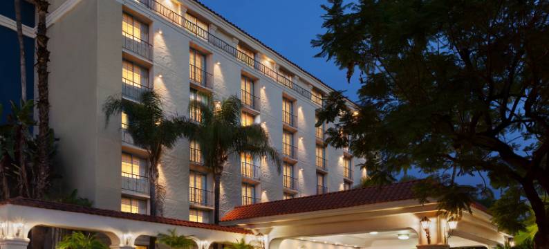 阿卡迪亚帕萨迪纳区希尔顿安泊套房酒店(Embassy Suites by Hilton Arcadia-Pasadena Area)图片