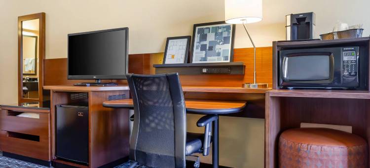 舒适套房酒店绿湾体育场区(Comfort Inn & Suites Green Bay Stadium Area)图片