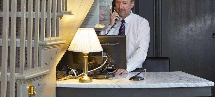 布兰特里白鹿酒店 - 格林国王旅馆(White Hart Hotel by Greene King Inns)图片