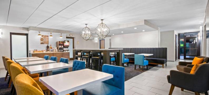 斯特布里奇拉昆塔温德姆套房酒店(La Quinta Inn & Suites by Wyndham Sturbridge)图片