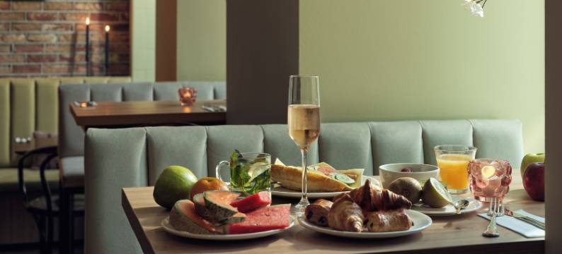 联排别墅设计水疗酒店(Townhouse Hotel & Spa Maastricht)图片