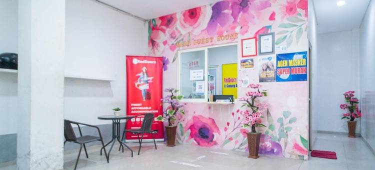 红门酒店@MERR龙骨特古农阿尼亚街(RedDoorz at Merr Rungkut Jl Gunung Anyar)图片