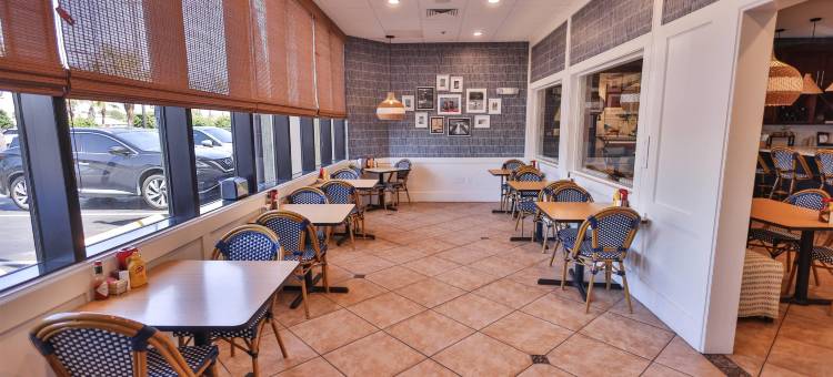 温德姆花园沃尔顿堡滩德斯坦酒店(Wyndham Garden Fort Walton Beach Destin)图片