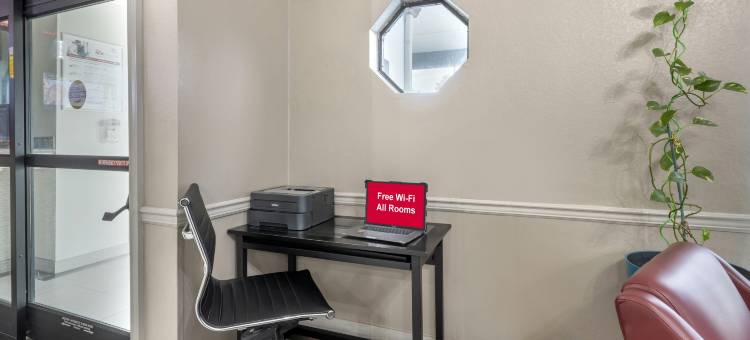 密西西比克林顿红屋顶套房客栈(Red Roof Inn & Suites Clinton, MS)图片