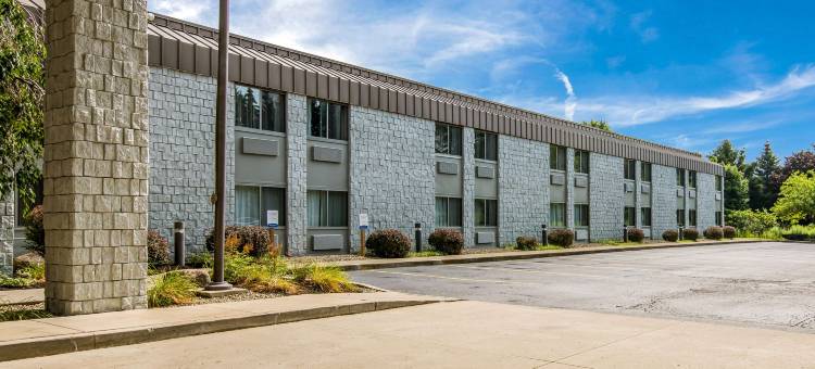 詹姆斯敦福尔科纳克拉丽奥波因特饭店(Clarion Pointe Jamestown - Falconer)图片