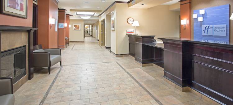 智选假日套房酒店迈诺特南 by IHG(Holiday Inn Express & Suites Minot by IHG)图片