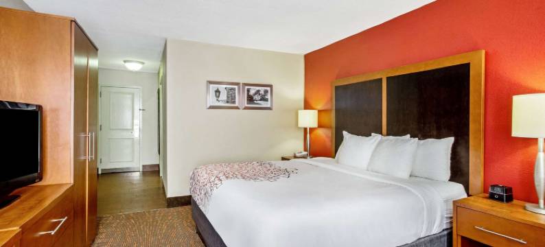 威廉斯堡历史区拉昆塔温德姆套房酒店(La Quinta Inn & Suites by Wyndham Williamsburg Historic Area)图片