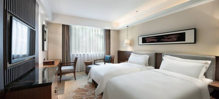 亚丁日松贡布皇冠假日酒店图片