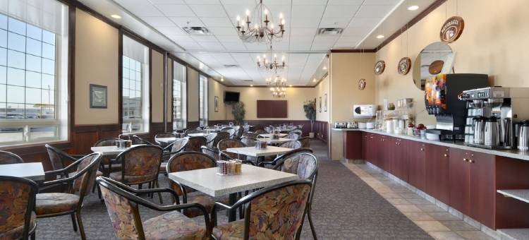 红鹿华美达套房酒店(Ramada by Wyndham Red Deer Hotel and Suites)图片